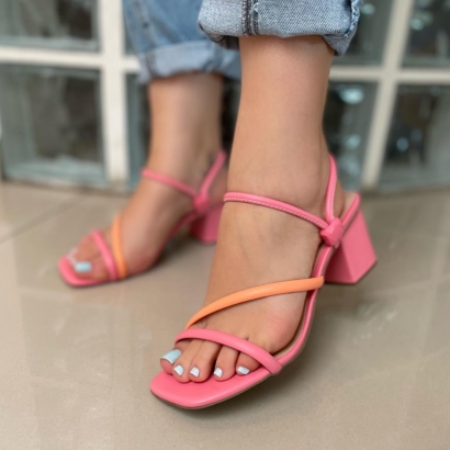 Sandália Tamanco Tiras Bicolor Rosa e Laranja