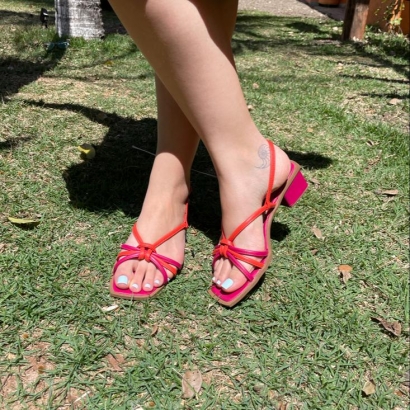 Sandália Salto Baixo Tiras Pink com Laranja