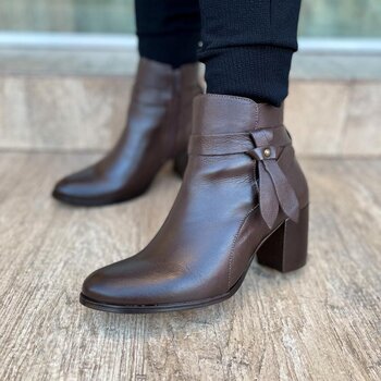 Bota em Couro Café