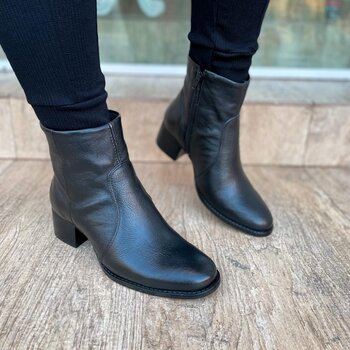 Bota em Couro Basic Preto
