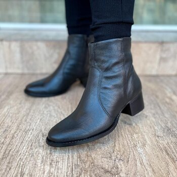Bota em Couro Basic Preto