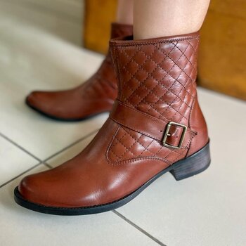Bota Andria Couro Matelassê