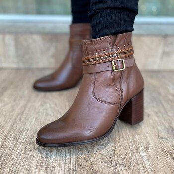 Bota em Couro Marrom