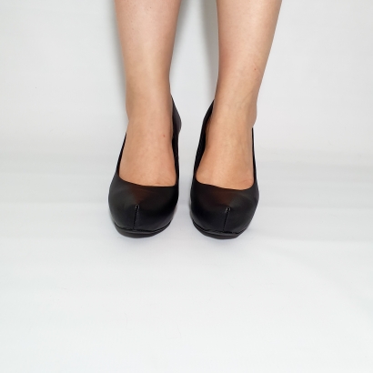 Scarpin Bico Tubarão Preto Fosco