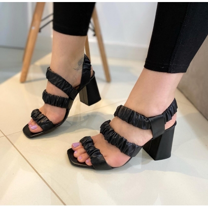 Sandália Franzida Couro Preto